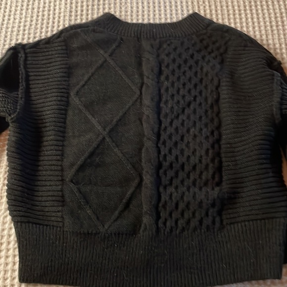 Thick & soft black sweater - Picture 13 of 16